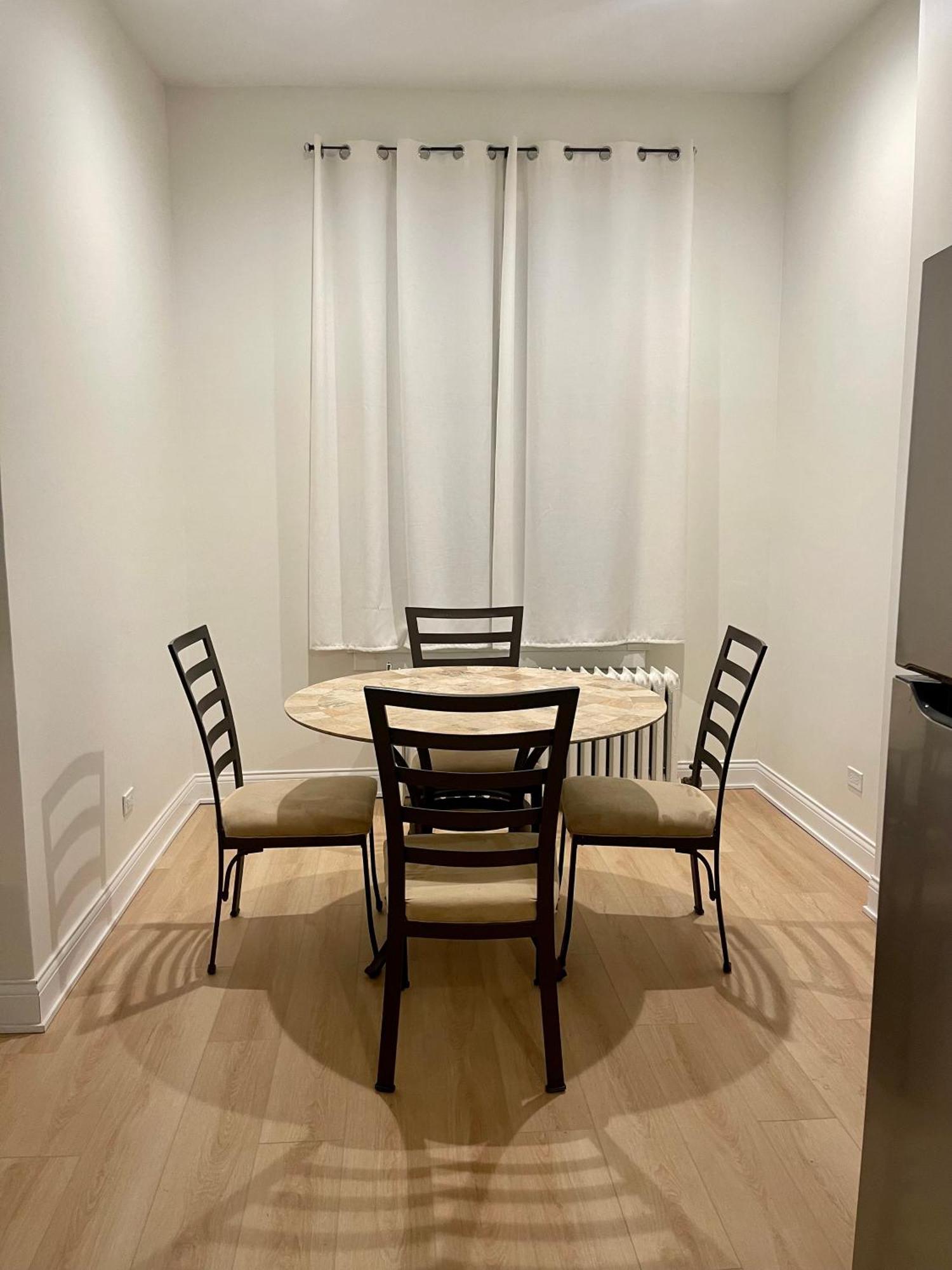 First Floor Condo In Чикаго Экстерьер фото