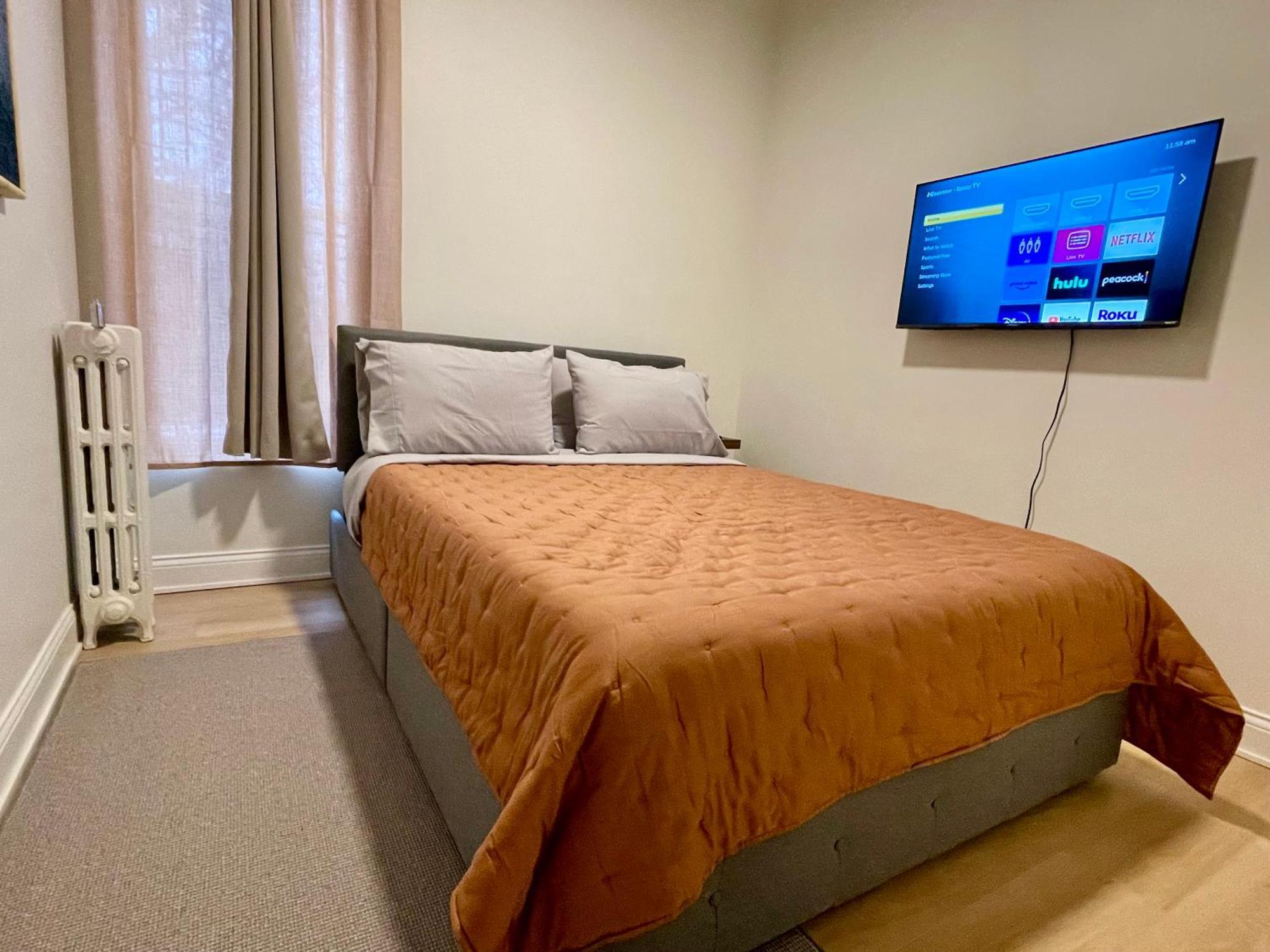 First Floor Condo In Чикаго Экстерьер фото